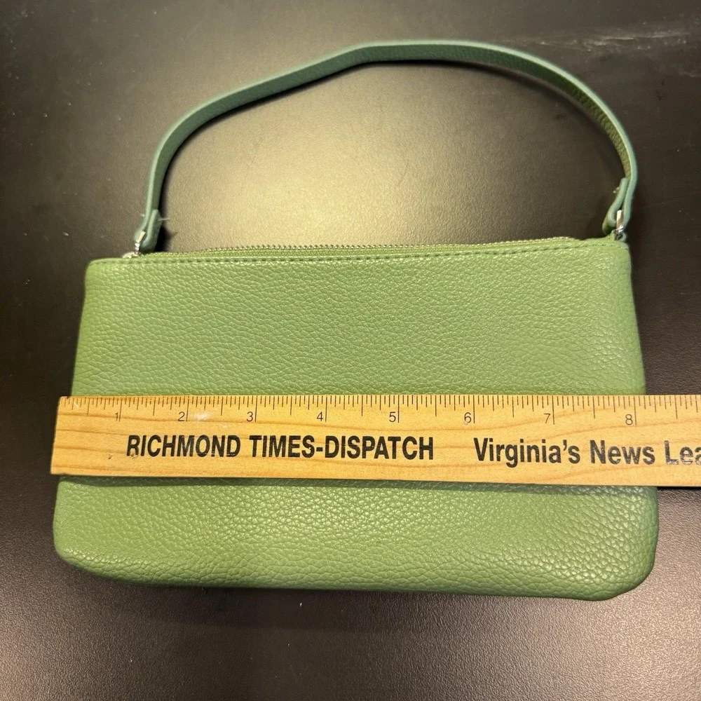 Vera Bradley Vegan Leather‎ Essential Zip Wristlet Green